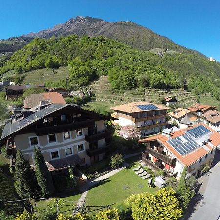 Ferienwohnungen St Hippolyt Mit Hallenbad Lagundo Bagian luar foto