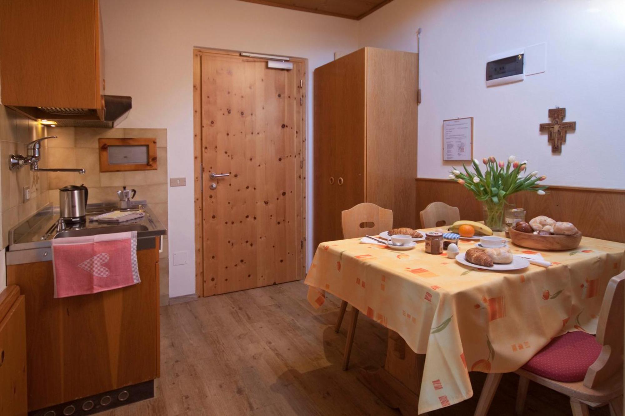 Ferienwohnungen St Hippolyt Mit Hallenbad Lagundo Bagian luar foto