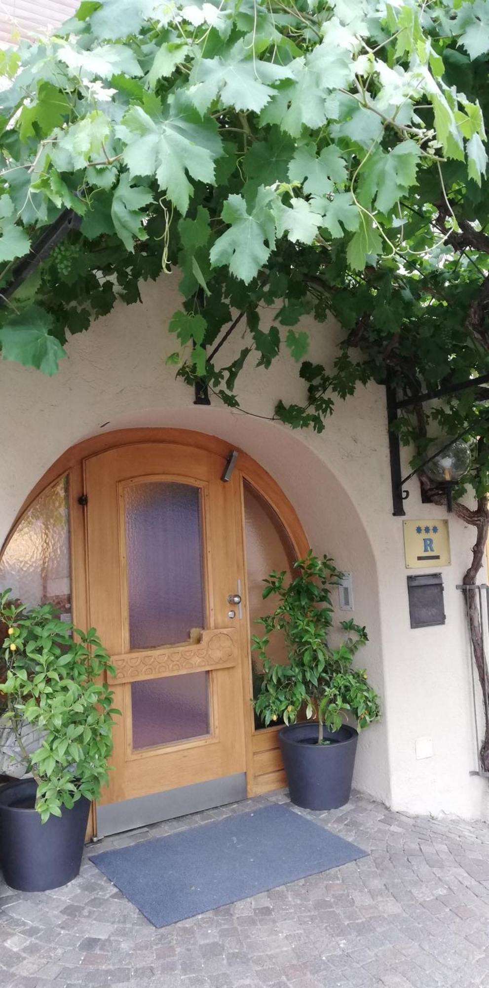 Ferienwohnungen St Hippolyt Mit Hallenbad Lagundo Bagian luar foto