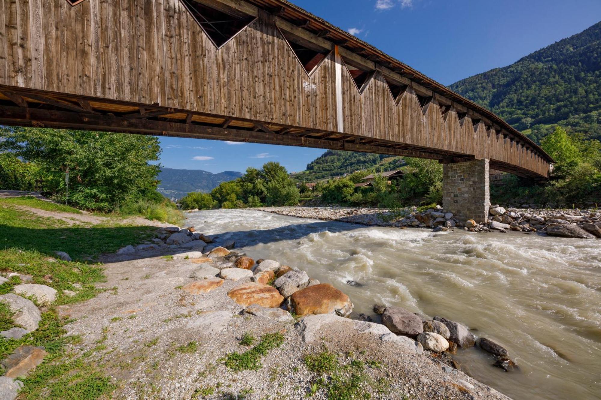 Ferienwohnungen St Hippolyt Mit Hallenbad Lagundo Bagian luar foto