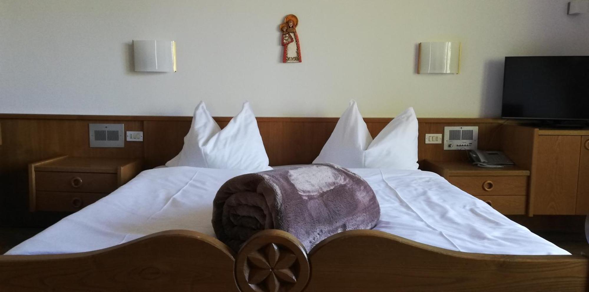 Ferienwohnungen St Hippolyt Mit Hallenbad Lagundo Bagian luar foto