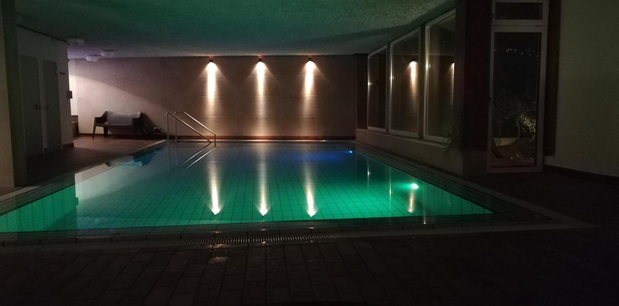 Ferienwohnungen St Hippolyt Mit Hallenbad Lagundo Bagian luar foto