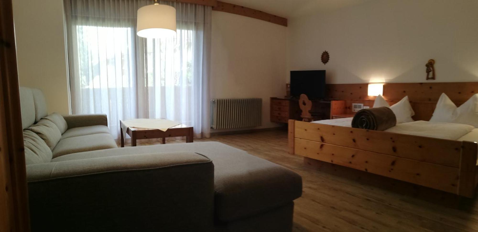 Ferienwohnungen St Hippolyt Mit Hallenbad Lagundo Bagian luar foto