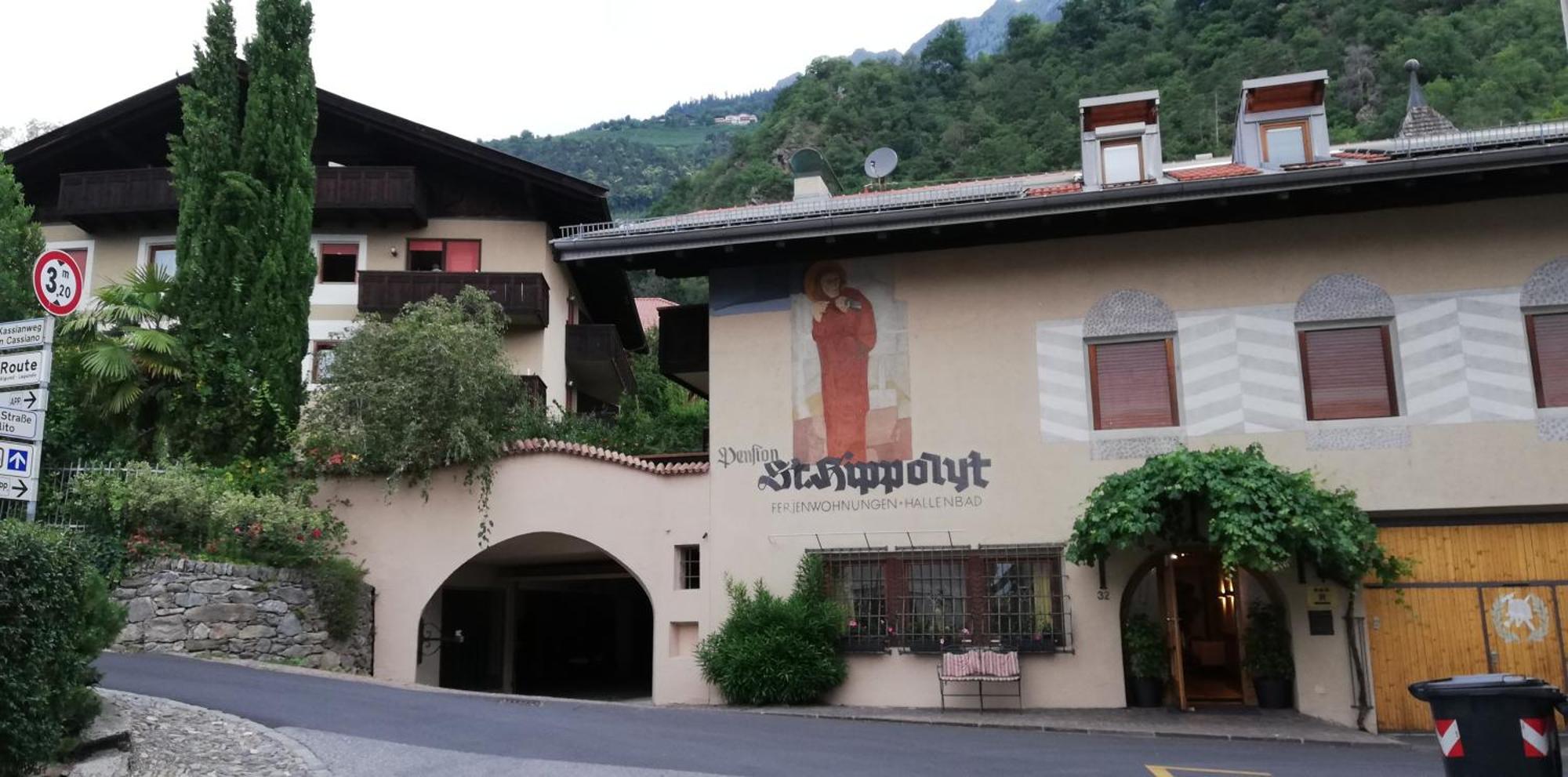 Ferienwohnungen St Hippolyt Mit Hallenbad Lagundo Bagian luar foto