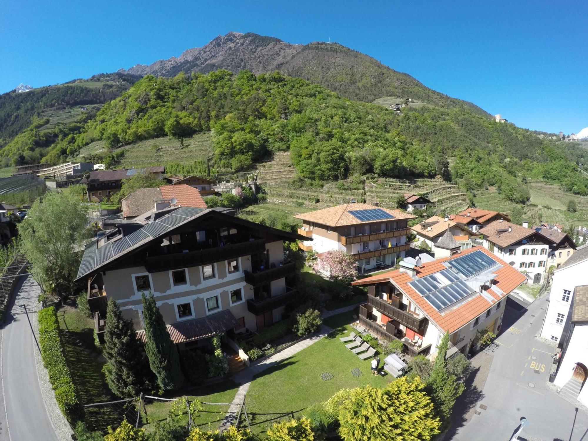 Ferienwohnungen St Hippolyt Mit Hallenbad Lagundo Bagian luar foto