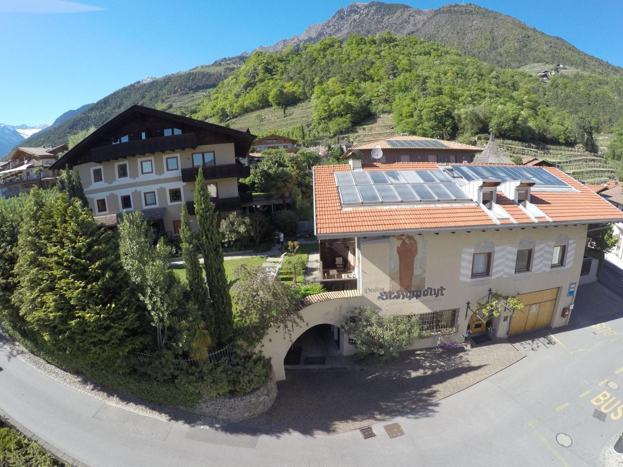 Ferienwohnungen St Hippolyt Mit Hallenbad Lagundo Bagian luar foto