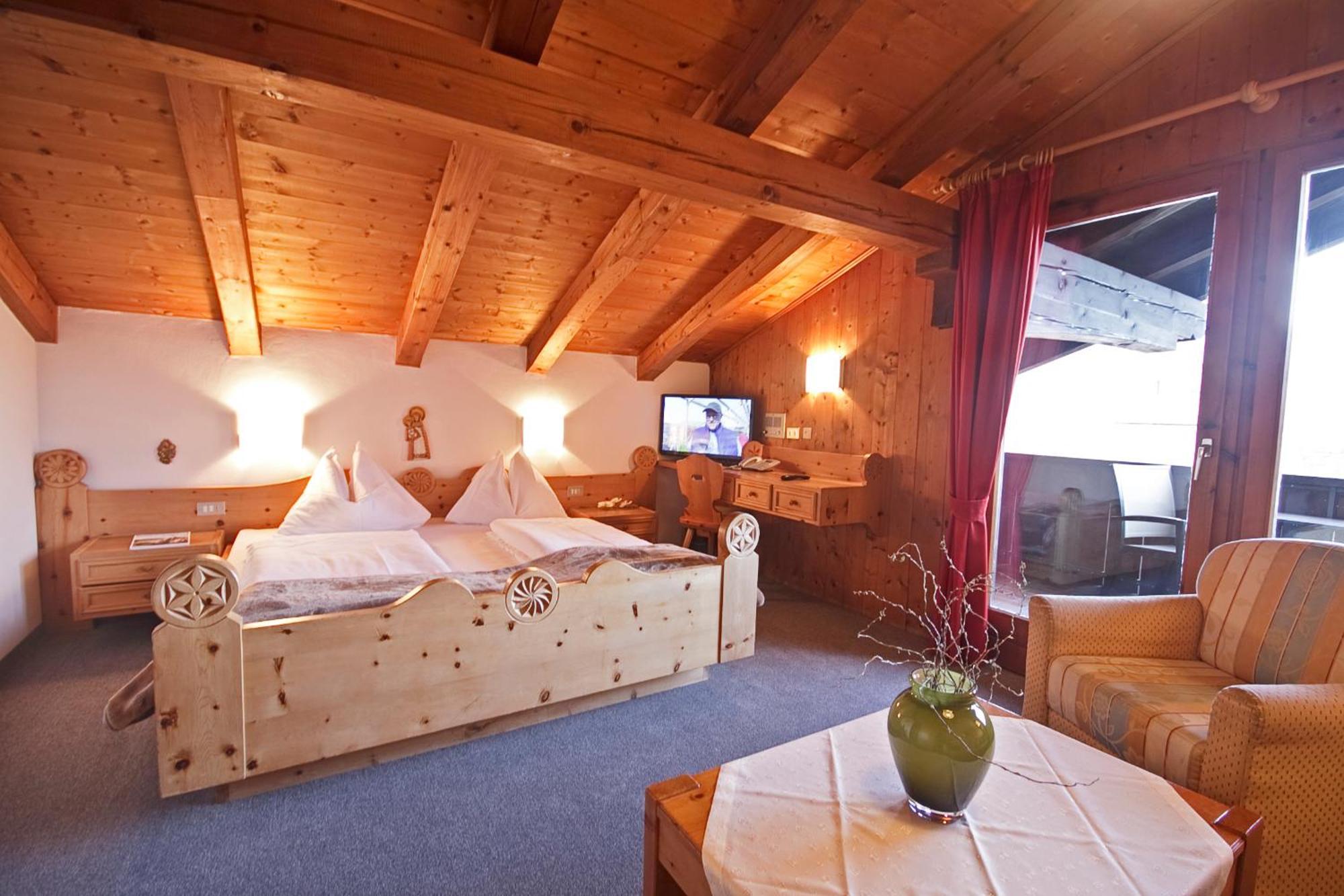 Ferienwohnungen St Hippolyt Mit Hallenbad Lagundo Bagian luar foto