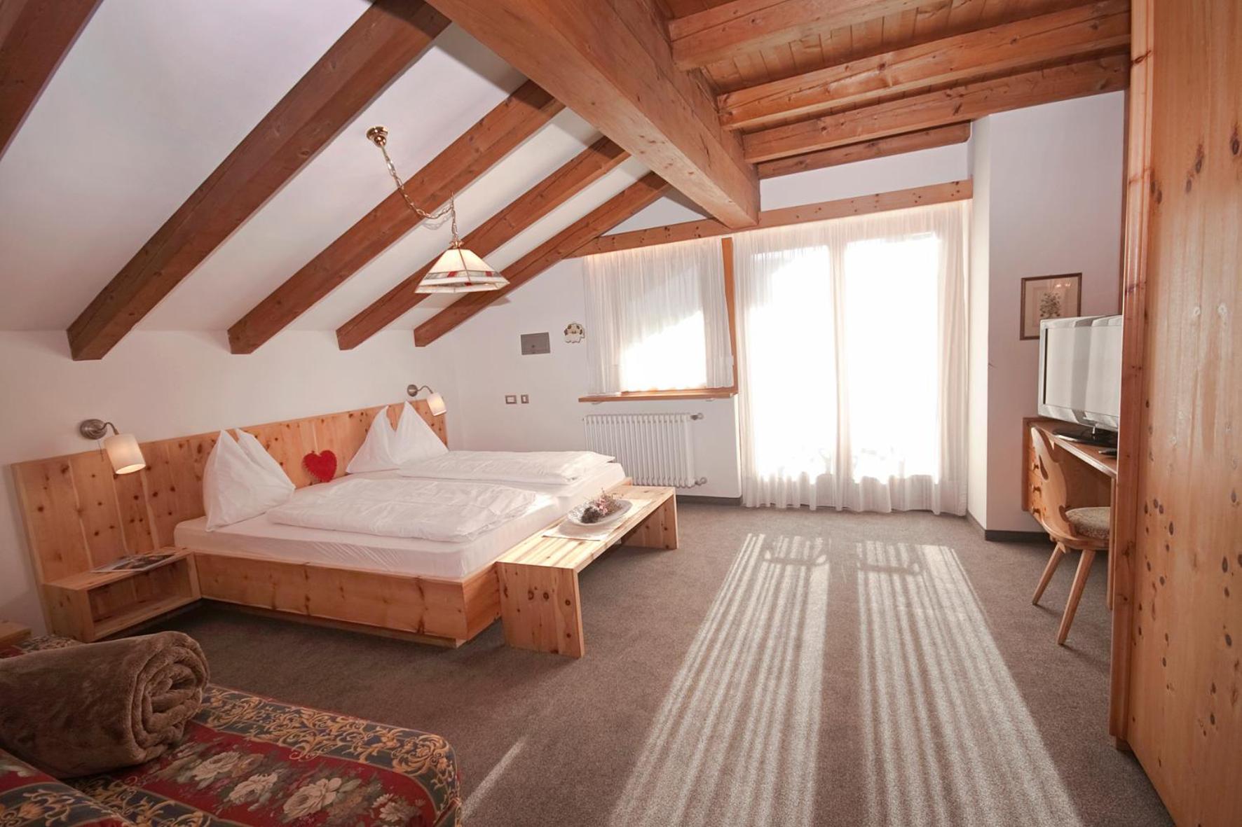 Ferienwohnungen St Hippolyt Mit Hallenbad Lagundo Bagian luar foto